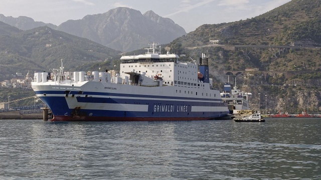 Nie udało się dotychczas odnaleźć ośmiu pasażerów promu Euroferry Olympia, na którym nad ranem wybuchł pożar w momencie, gdy znajdował się u wybrzeży Grecji.