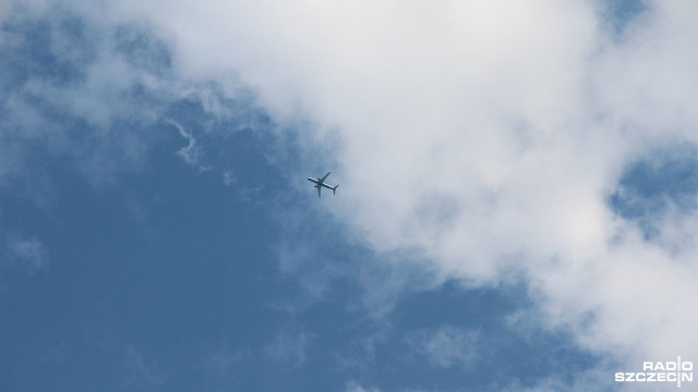 Przedstawicielstwo NATO na Ukrainie ewakuuje się z Kijowa do Lwowa. W związku z napiętą sytuacją niemiecka linia lotnicza Lufthansa zawiesza loty na Ukrainę.