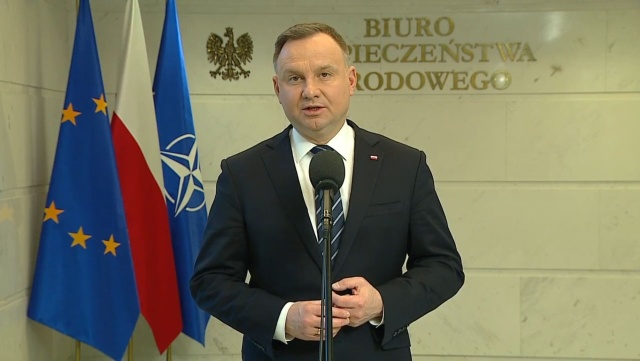 Prezydent Andrzej Duda potępił atak Rosji na Ukrainę. Nad ranem rozpoczął się ostrzał rakietowy większych miast, później do części obwodów weszły wojska lądowe.