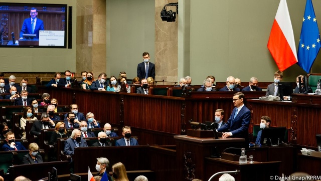 Premier Mateusz Morawiecki powiedział w Sejmie, że Ukraina nie walczy tylko o własną niepodległość, walczy o wolność całej Europy.