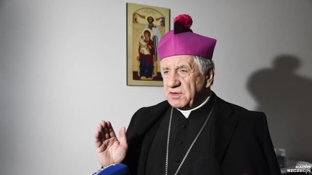 Zwracam się do braci narodu ukraińskiego, idziemy ze słowem pociechy, nie jesteście sami, modlimy się za was i udzielimy wam potrzebnej pomocy - powiedział w orędziu abp Andrzej Dzięga, metropolita szczecińsko-kamieński.
