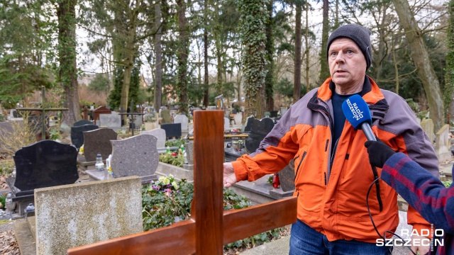 Cmentarz Centralny otwarty. Wciąż trwa liczenie strat [ZDJĘCIA]