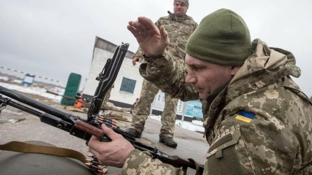 Znani ukraińscy pięściarze biorą udział w obronie Kijowa. Słowa wsparcia publikują także inni sportowcy.