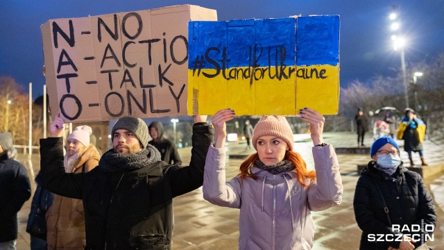 Szczecinianie wspierają Ukrainę. Po raz kolejny spotkali się na Placu Solidarności podczas manifestacji.