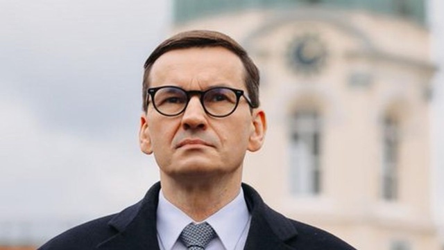 Premier Mateusz Morawiecki podziękował Polskiemu Związkowi Piłki Nożnej za decyzję o rezygnacji z meczu z reprezentacją Rosji. Szef rządu zgodził się, że w obecnych okolicznościach nie można grać tego spotkania.