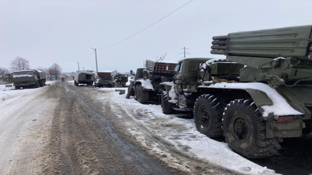 Ukraińska armia apeluje do cywilów o utrudnianie ruchu rosyjskich wojsk. Ukraińcy powinni różnymi metodami przeszkadzać w poruszaniu się kolumn rosyjskiej armii.