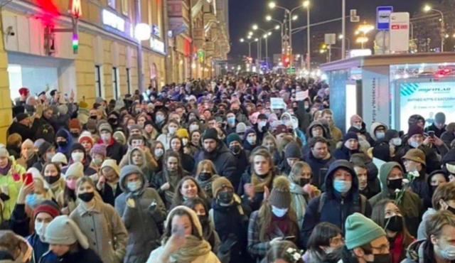 Kolejne protesty przeciwko wojnie. Zatrzymano ponad 2600 Rosjan
