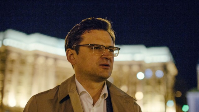 Nie ma zgody na ultimatum stawiane przez Rosję - podkreślił szef ukraińskiej dyplomacji. Dmytro Kułeba dodał, że takie stanowisko Ukraina będzie prezentować podczas rozmów pokojowych z Rosjanami.