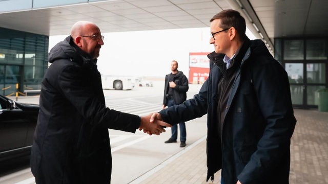 Premier Mateusz Morawiecki powiedział, że w ciągu ostatnich 6 dni granicę polsko-ukraińską przekroczyło więcej osób niż kiedykolwiek - w środę w sumie będzie to pół miliona.