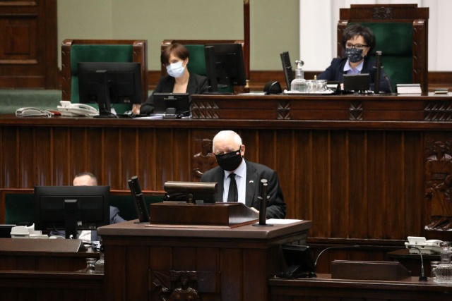 Musimy mieć silną armię - mówi Jarosław Kaczyński w Sejmie, który zajmuje się projektem ustawy o obronie ojczyzny.