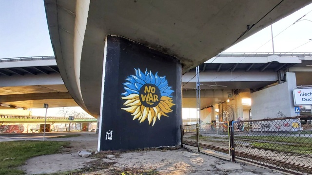Ogromny słonecznik - symbol Ukrainy w barwach niebiesko-żółtych - to nowy mural, który powstał w szczecińskiej galerii street artu.