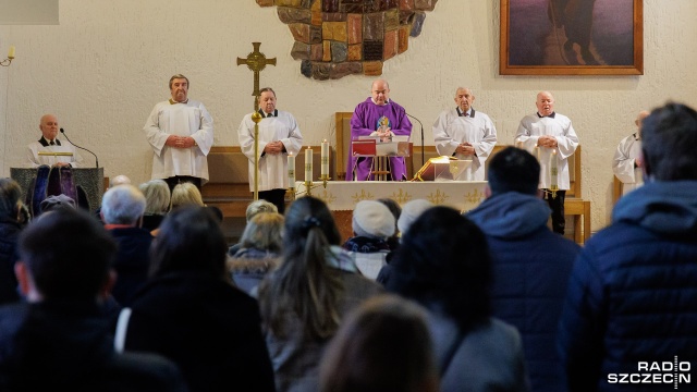Szczecinianie podczas niedzielnych nabożeństw prosili o pokój na Ukrainie.