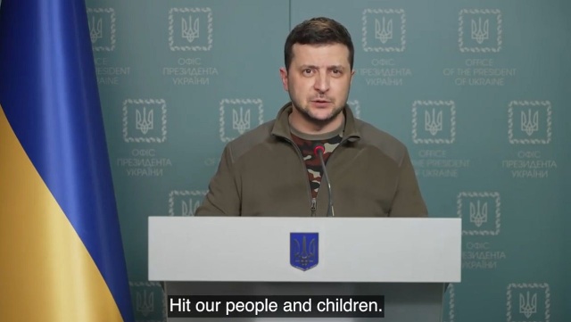 Prezydent Ukrainy zapowiedział, że żadna zbrodnia popełniona w czasie obecnej wojny nie pozostanie bez odpowiedzi. Wołodymyr Zełenski kolejny raz zwrócił się też do Zachodu o dostarczenie samolotów bojowych.