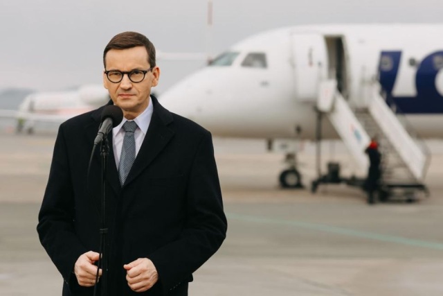 Mocne sankcje mogą rozmontować machinę wojenną Władimira Putina - mówił premier Mateusz Morawiecki na konferencji prasowej przed wylotem do Londynu.
