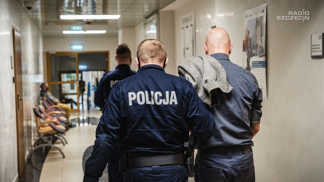 Zmniejszenia kary siedmiu lat więzienia wydaną przez Sąd Okręgowy w Szczecinie chce Szymon S. - oskarżony o próbę podpalenia sądu i usiłowanie zabójstwa pracownika ochrony. W czwartek odbyła się rozprawa przed Sądem Apelacyjnym w Szczecinie.
