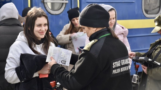 Działająca w ramach ONZ Międzynarodowa Organizacja do spraw Migracji poinformowała, że do 10 marca już 2 miliony 300 tysięcy osób wyjechało z Ukrainy. Ponad 112 tysięcy uciekających to obywatele krajów trzecich.