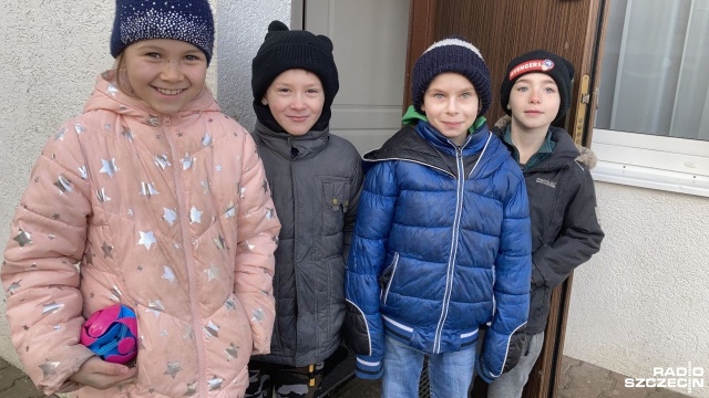 Gdy podjechały czołgi, mieliśmy tylko godzinę żeby się spakować i wyjechać - mówi Witalij, wychowawca z sierocińca pod Zaporożem na Ukrainie. 120 sierot z terenu objętego wojną dotarło do Domu Wczasowego Szafir w Moryniu. Jechali do polski 3 dni.