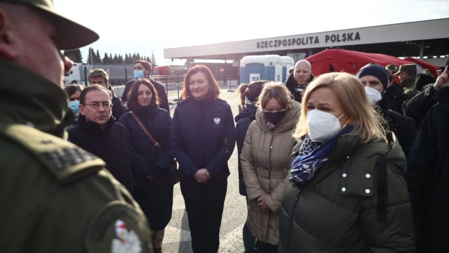 Minister spraw wewnętrznych i administracji Mariusz Kamiński poinformował, że do Polski przybyło już ponad milion 400 tysięcy uchodźców z Ukrainy.
