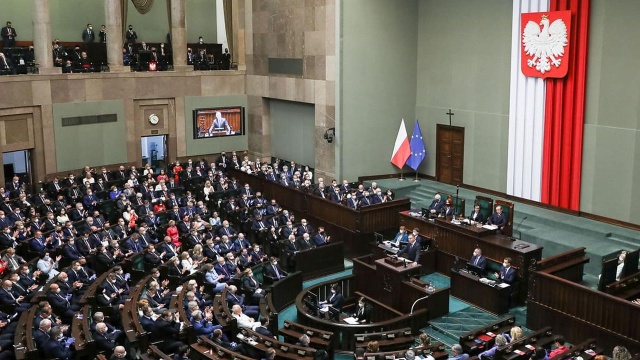 W Sejmie w 23. rocznicę przystąpienia Polski do NATO odbyło się posiedzenie Zgromadzenia Narodowego. Otworzyła je marszałek Sejmu Elżbieta Witek. Na rozpoczęcie odegrano hymny Polski i NATO.