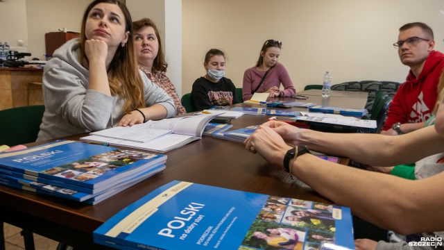Bezpłatnie zajęcia języka polskiego dla kobiet i dzieci, które uciekły w czasie wojny z Ukrainy prowadzą w Zespole Szkół Salezjańskich wykładowcy i studenci filologii rosyjskiej Uniwersytetu Szczecińskiego.
