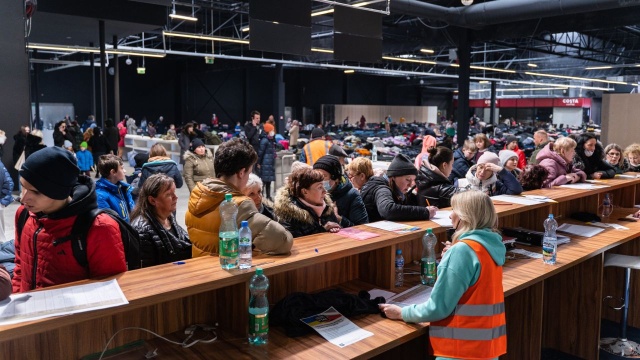 Na Dworzec Centralny w Warszawie wciąż przybywają tysiące Ukraińców.