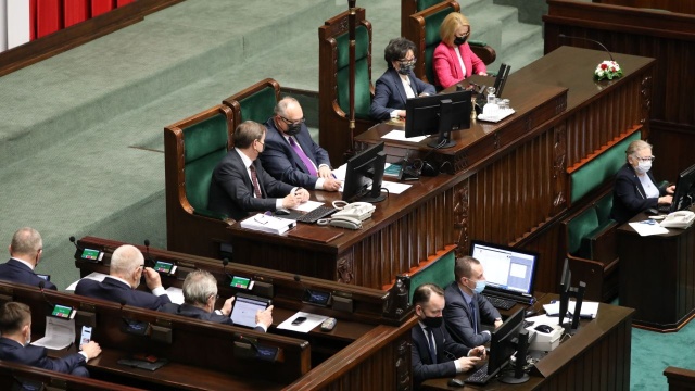 Jej założenia poparło 450 posłów, nikt nie był przeciw. Od głosu wstrzymało się pięciu posłów koła Konfederacji.