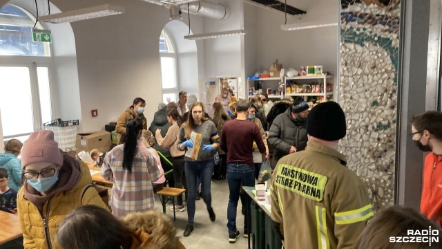 W ciągu doby ponad 2 tysiące uchodźców przyjeżdża pociągami na Dworzec Szczecin Główny. Dodatkowo w tym tygodniu na dworzec dotarło ponad 5 tysięcy Ukraińców, z lotniska w Goleniowie.