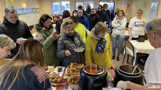 Barszcz, hałuski, czeburek i wiele innych ukraińskich specjałów przyciągnęły tłumy na Bezrzecze, do Gminnego Centrum Kultury i Bibliotek.