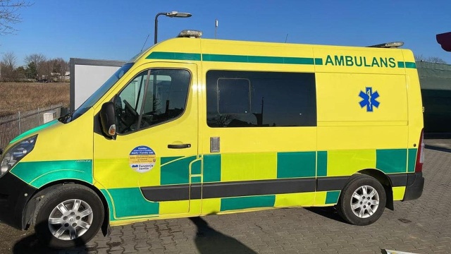 Obrońca piłkarskiej reprezentacji Polski Kamil Glik kupił karetkę, która będzie kursować z Polski na Ukrainę po chore dzieci - poinformował Polski Związek Piłki Nożnej.