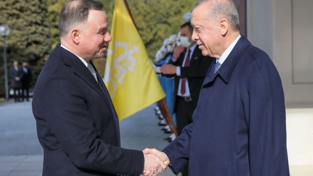 Prezydent Turcji Recep Erdogan podziękował Polakom za zaangażowanie na rzecz pomocy uchodźcom z Ukrainy.