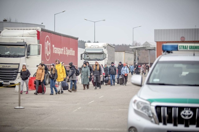 W czwartek do godziny 7 przyjechało do Polski 12 tysięcy uchodźców. Straż Graniczna informuje, że od początku inwazji rosyjskiej, z Ukrainy do Polski przybyło ponad 1 milion 950 tysięcy uchodźców.