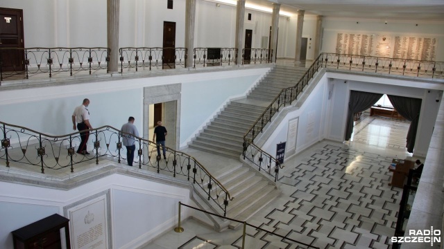 Sejmowa komisja administracji i spraw wewnętrznych wniesie projekt nowelizacji ustawy o pomocy uchodźcom z Ukrainy.