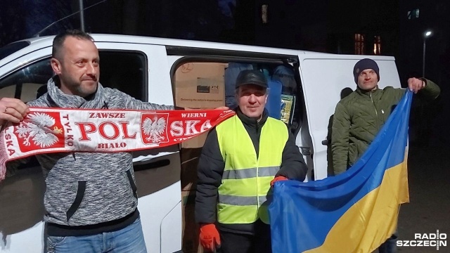 Kolejne samochody z całej Europy trafiają do szczecińskiego Oddziału Związku Ukraińców w Polsce z pomocą dla walczącej Ukrainy.