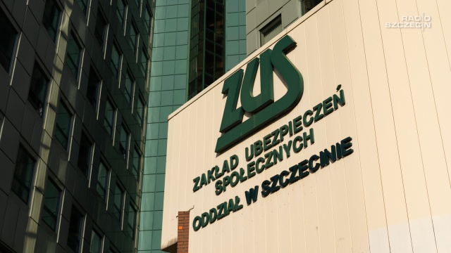 ZUS uruchomił specjalną linię telefoniczną w języku ukraińskim i polskim, która dotyczy świadczeń rodzinnych dla obywateli Ukrainy.