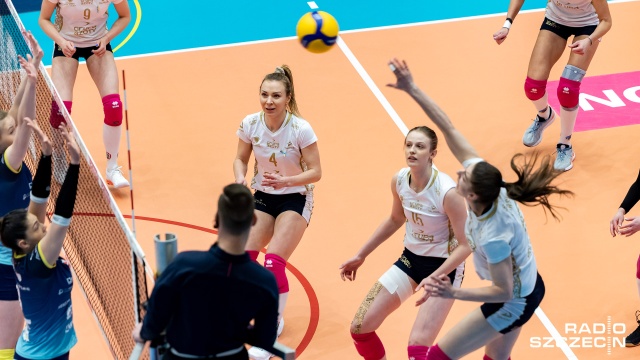 Hit Tauron Ligi dla siatkarek klubu Grupa Azoty Chemik Police. Mistrzynie Polski pokonały Developres Rzeszów 3:1 (25:21, 25:19, 23:25, 25:12) i sezon zasadniczy zakończyły na pierwszym miejscu w tabeli.