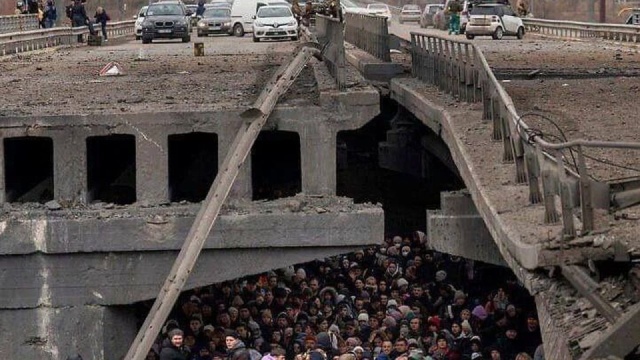 Prezydent Ukrainy Wołodymyr Zełenski poinformował, że wczoraj utworzono osiem korytarzy humanitarnych, którymi ewakuowano ponad 8 tysięcy osób.