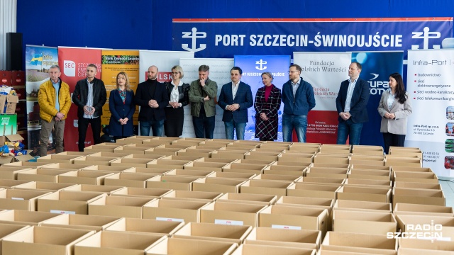 Ponad 600 paczek żywnościowych trafi na Litwę i Łotwę jeszcze przed świętami Wielkiej Nocy. W piątek odbyło się ich pakowanie.