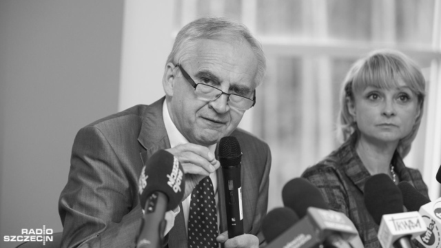 Rodzina, współpracownicy i setki mieszkańców regionu żegnają profesora Mariana Zembalę. Urodzony w 1950 r. w Krzepicach wybitny kardiochirurg był wychowankiem profesora Zbigniewa Religi i wieloletnim dyrektorem Śląskiego Centrum Chorób Serca w Zabrzu.