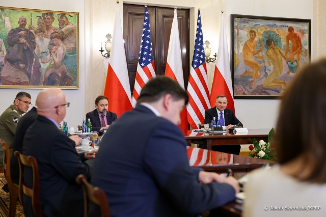 Prezydent Andrzej Duda spotkał się z przedstawicielami Amerykańskiej Izby Handlowej. Prezydent mówił w trakcie rozmów, że strategicznym interesem Polski jest rozwijanie współpracy ekonomicznej z USA.