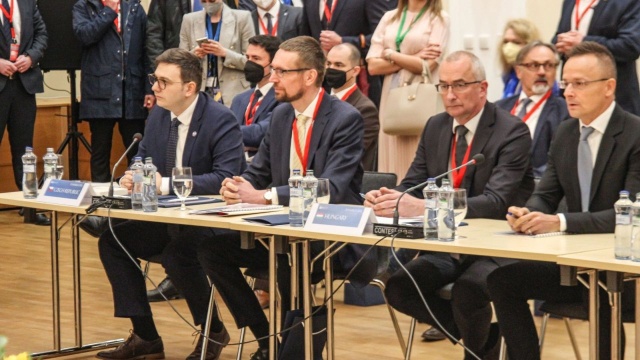 Czeski minister spraw zagranicznych stwierdził, że rozbieżności wewnątrz Grupy Wyszehradzkiej nie są niczym nowym i nie oznaczają końca współpracy.