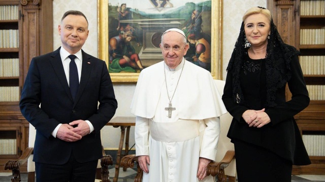 Prezydent Andrzej Duda stwierdził, że papież Franciszek nie sprzeciwia się polityce krajów, które przygotowują się do obrony przed potencjalnym atakiem.