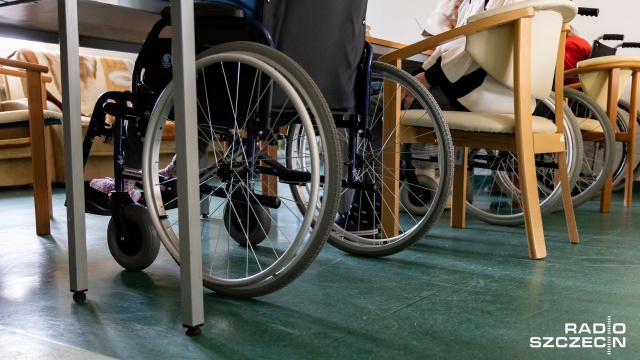 Opiekunowie osób dotkniętych chorobą Alzheimera ponownie mogą uzyskać finansowe wsparcie. To w ramach Bonu opiekuńczego - Alzheimer 75.