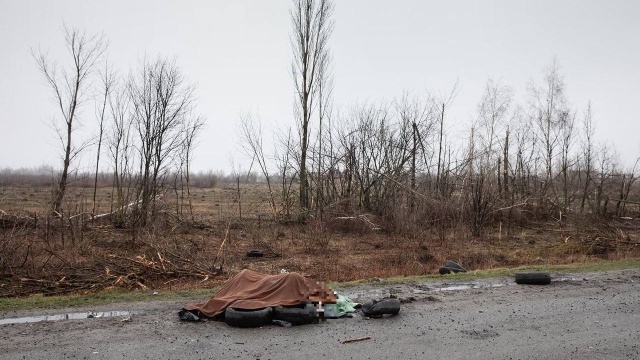 Prezydent Ukrainy Wołodymyr Zełenski powiedział, że rosyjscy żołnierze celowo zaminowują obszary, które opuszczają.