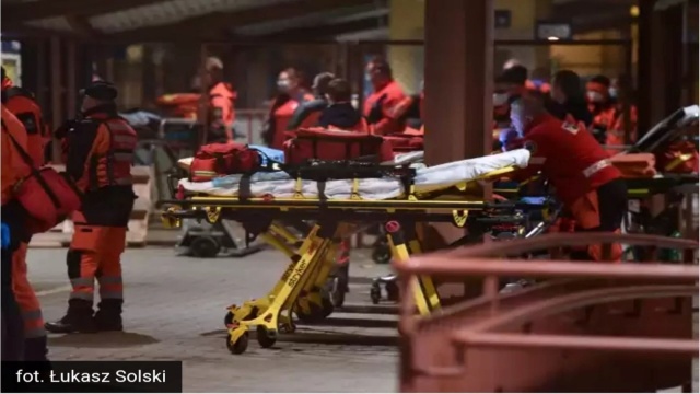 Ponad 80 niepełnosprawnych ukraińskich sierot z Krzywego Rogu ewakuowano do Niemiec przez Polskę. W sumie w ciągu ostatnich trzech dni z Centrum Koordynacyjno - Opiekuńczego w Stalowej Woli do Niemiec trafiła ponad setka sierot i opiekunów z ośrodka z Krzywego Rogu.
