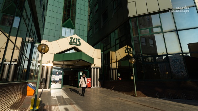 Wracają dłuższe poniedziałki w Zakładzie Usług Społecznych. Od poniedziałku sale obsługi klientów będą czynne od 8 do 18.