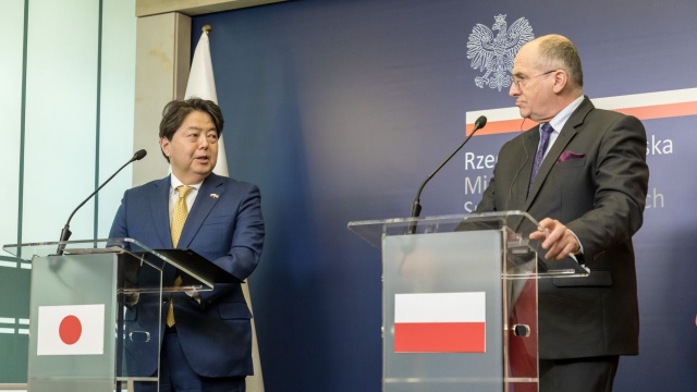 Minister spraw zagranicznych Zbigniew Rau spotkał się w Warszawie ze swoim japońskim odpowiednikiem - Yoshimasą Hayashim.
