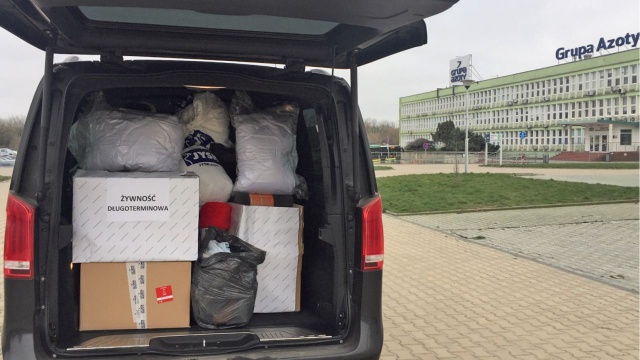 Grupa Azoty Police przekazała 250 tys. złotych Caritas Archidiecezji Szczecińsko-Kamieńskiej. Organizacja prowadzi Centrum Pomocy Migrantom i Uchodźcom, pomaga prawnie, psychologicznie oraz organizuje kursy językowe.