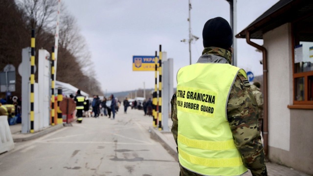 Wiceminister spraw wewnętrznych i administracji oraz pełnomocnik rządu do spraw uchodźców wojennych z Ukrainy Paweł Szefernaker powiedział, że w ostatnim czasie spada liczba osób przyjeżdżających z Ukrainy. W ostatnich dniach granicę z Ukrainy do Polski przekracza codziennie około 20 tysięcy osób.