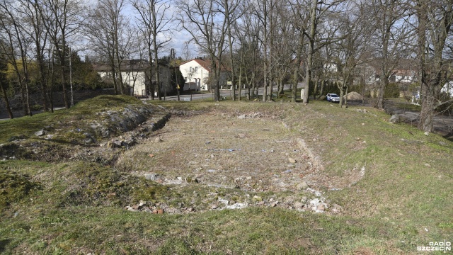 W miejscu XIII-wiecznego kościoła w Warzymicach miała stanąć stalowa konstrukcja odzwierciedlająca kształt świątyni. Miała, bo prawie 3 lata od zapowiedzi nic się nie wydarzyło.