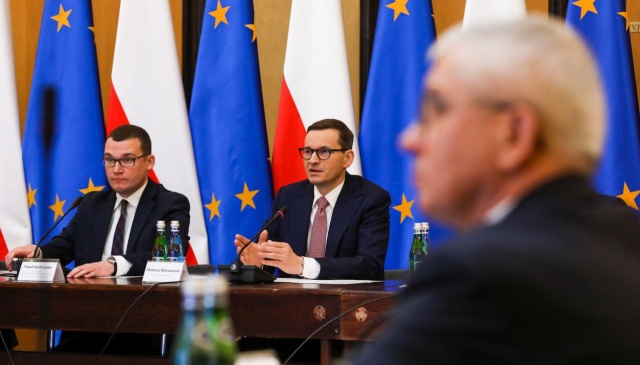 Do tej pory z budżetu centralnego przelano ponad 500 milionów złotych na konta samorządów.